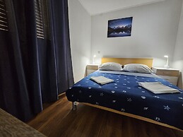 Modern Apartment Nikola in a Quiet Area