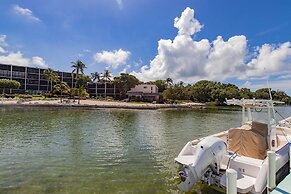 Bayfront Townhouse Located In The Lush Tropical Setting Of Rock Harbor