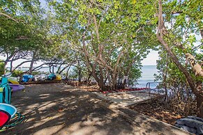 Bayfront Townhouse Located In The Lush Tropical Setting Of Rock Harbor