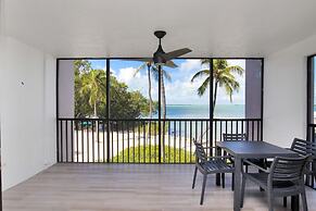 Bayfront Townhouse Located In The Lush Tropical Setting Of Rock Harbor