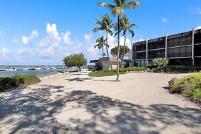 Bayfront Townhouse Located In The Lush Tropical Setting Of Rock Harbor