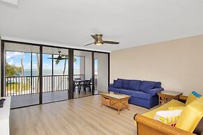 Bayfront Townhouse Located In The Lush Tropical Setting Of Rock Harbor