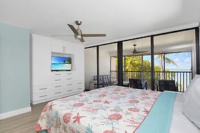 Bayfront Townhouse Located In The Lush Tropical Setting Of Rock Harbor