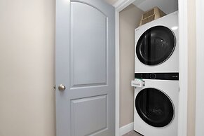 Bayfront Townhouse Located In The Lush Tropical Setting Of Rock Harbor