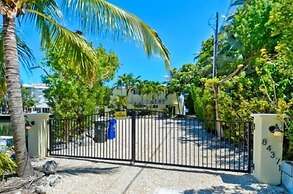 Waterfront Home With Beautiful Views 1 Bedroom Home by RedAwning