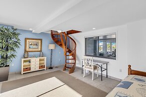 Beautiful Water Views From Every Room In The House 3 Bedroom Home by R