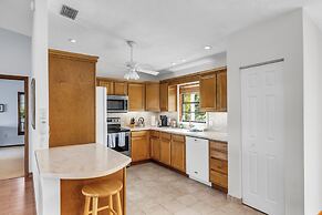 Beautiful Water Views From Every Room In The House 3 Bedroom Home by R