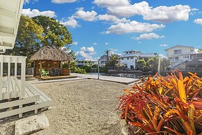 Beautiful Water Views From Every Room In The House 3 Bedroom Home by R