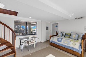 Beautiful Water Views From Every Room In The House 3 Bedroom Home by R