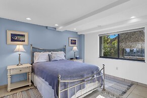 Beautiful Water Views From Every Room In The House 3 Bedroom Home by R