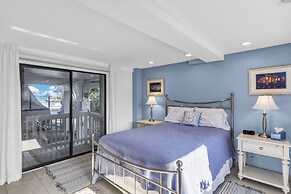 Beautiful Water Views From Every Room In The House 3 Bedroom Home by R