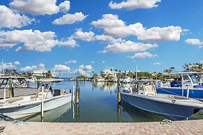 Beautiful Water Views From Every Room In The House 3 Bedroom Home by R