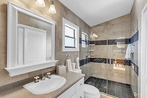 Beautiful Water Views From Every Room In The House 3 Bedroom Home by R