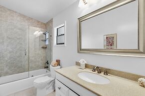 Beautiful Water Views From Every Room In The House 3 Bedroom Home by R