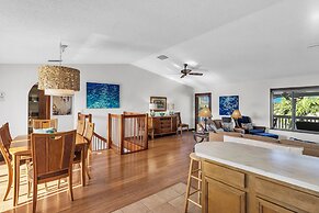 Beautiful Water Views From Every Room In The House 3 Bedroom Home by R