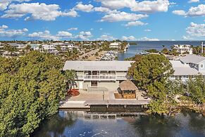 Beautiful Water Views From Every Room In The House 3 Bedroom Home by R