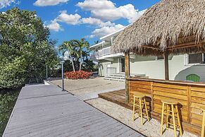 Beautiful Water Views From Every Room In The House 3 Bedroom Home by R