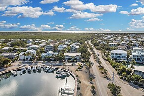 Beautiful Water Views From Every Room In The House 3 Bedroom Home by R