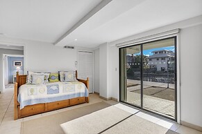 Beautiful Water Views From Every Room In The House 3 Bedroom Home by R