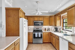 Beautiful Water Views From Every Room In The House 3 Bedroom Home by R