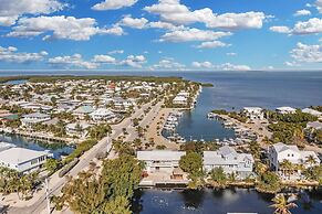 Beautiful Water Views From Every Room In The House 3 Bedroom Home by R