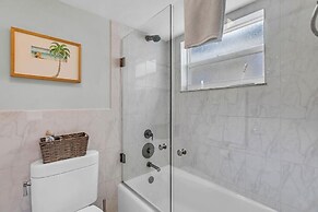 Updated Unit With Beautiful Florida Bay Sunsets 1 Bedroom Condo by Red