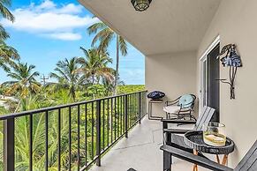 Updated Unit With Beautiful Florida Bay Sunsets 1 Bedroom Condo by Red