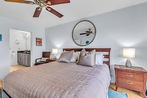 Updated Unit With Beautiful Florida Bay Sunsets 1 Bedroom Condo by Red