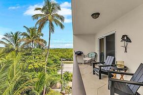 Updated Unit With Beautiful Florida Bay Sunsets 1 Bedroom Condo by Red
