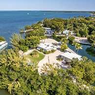 2 Houses Located On A Private Peninsula. 4 Bedroom Home by RedAwning