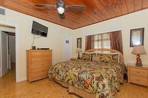 2 Houses Located On A Private Peninsula. 4 Bedroom Home by RedAwning