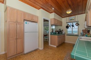 2 Houses Located On A Private Peninsula. 4 Bedroom Home by RedAwning