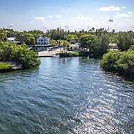 2 Houses Located On A Private Peninsula. 4 Bedroom Home by RedAwning