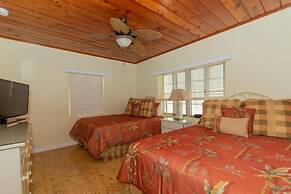 2 Houses Located On A Private Peninsula. 4 Bedroom Home by RedAwning