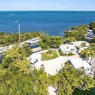 2 Houses Located On A Private Peninsula. 4 Bedroom Home by RedAwning