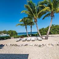 2 Houses Located On A Private Peninsula. 4 Bedroom Home by RedAwning