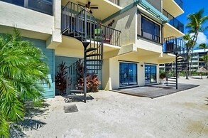 Direct Oceanfront With Private Staircase To Beach Prestigious Islamora