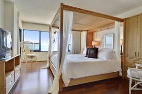 Direct Oceanfront With Private Staircase To Beach Prestigious Islamora