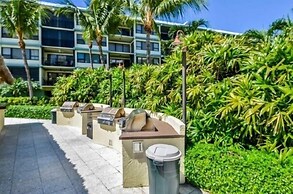 Direct Oceanfront With Private Staircase To Beach Prestigious Islamora