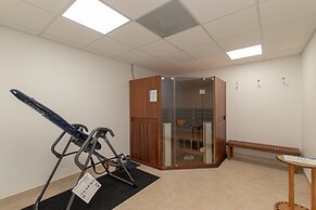 Beautiful Unit In One Of The Most Prestigious Condo Complex In Islamor