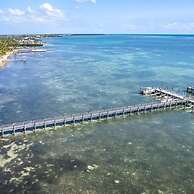 Beautiful Unit In One Of The Most Prestigious Condo Complex In Islamor