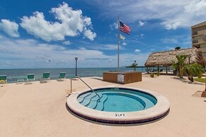 This Oceanfront Condo Is Absolutely Beautiful. 2 Bedroom Condo by RedA