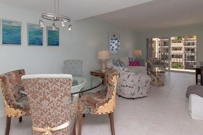 This Oceanfront Condo Is Absolutely Beautiful. 2 Bedroom Condo by RedA