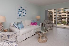 This Oceanfront Condo Is Absolutely Beautiful. 2 Bedroom Condo by RedA