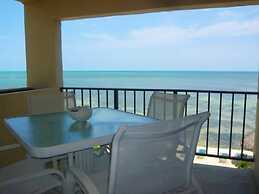 This Oceanfront Condo Is Absolutely Beautiful. 2 Bedroom Condo by RedA