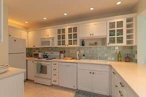 This Oceanfront Condo Is Absolutely Beautiful. 2 Bedroom Condo by RedA