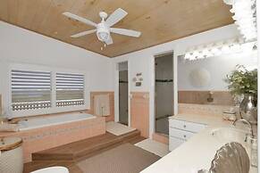 Waterfront Home With Swimming Pool 4 Bedroom Home by RedAwning