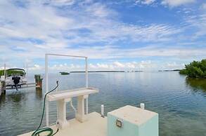 Waterfront Home With Swimming Pool 4 Bedroom Home by RedAwning