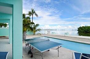 Waterfront Home With Swimming Pool 4 Bedroom Home by RedAwning