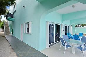 Waterfront Home With Swimming Pool 4 Bedroom Home by RedAwning